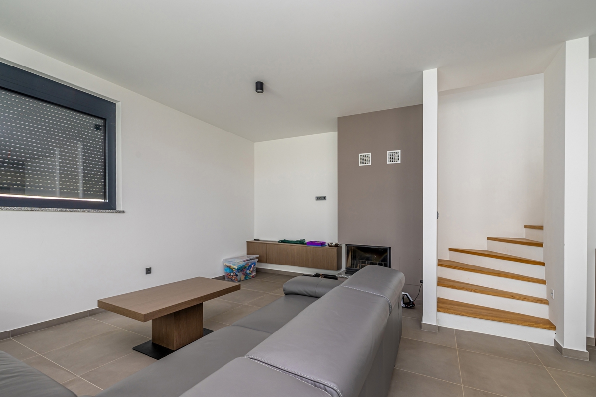 PUNAT - Casa bifamiliare con piscina e vista mare