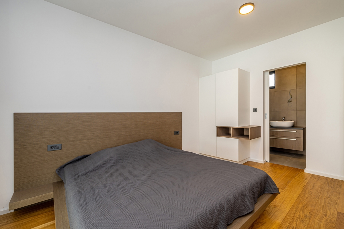 PUNAT - Casa bifamiliare con piscina e vista mare