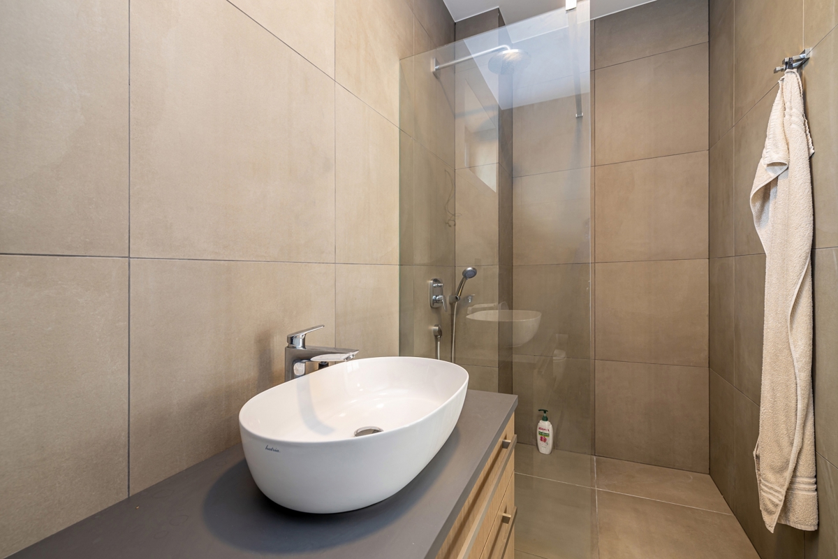 PUNAT - Casa bifamiliare con piscina e vista mare