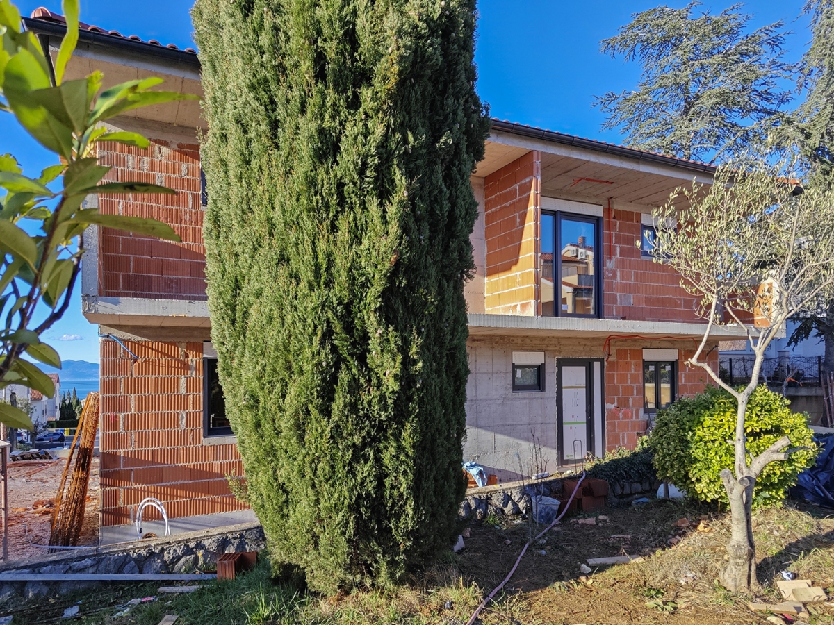 MALINSKA - Casa bifamiliare con piscina vicino al mare