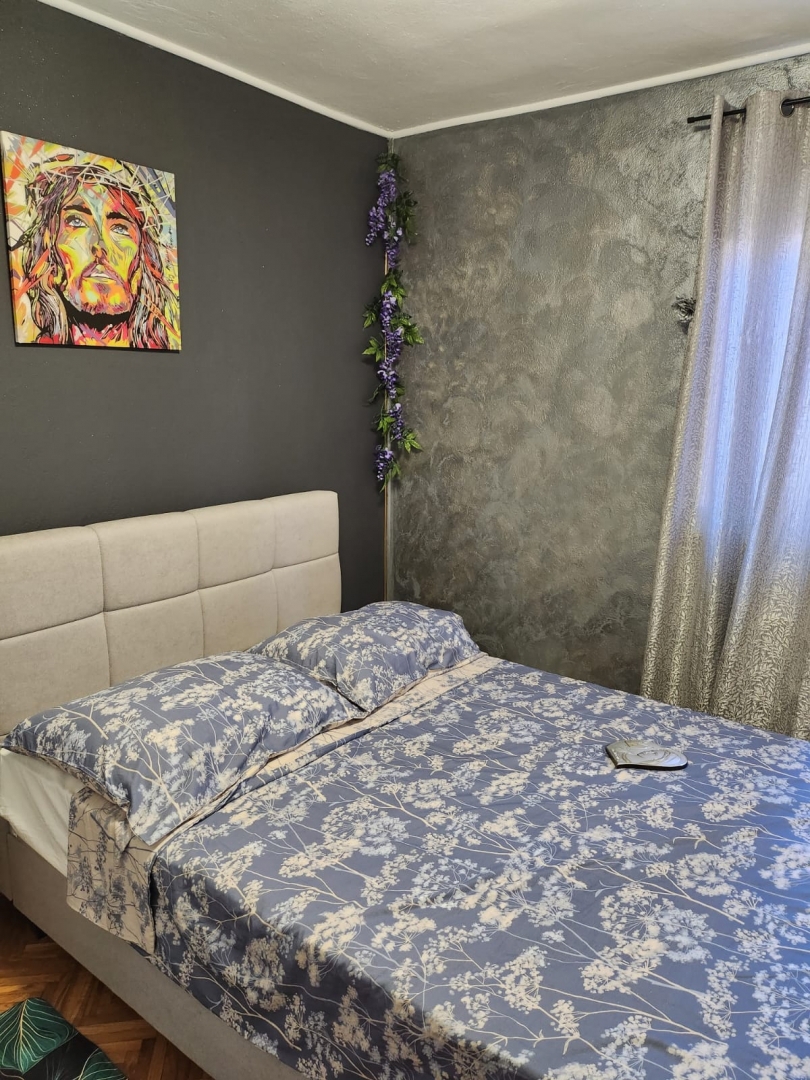 MALINSKA, PORAT - Appartamento con due camere da letto con giardino e garage