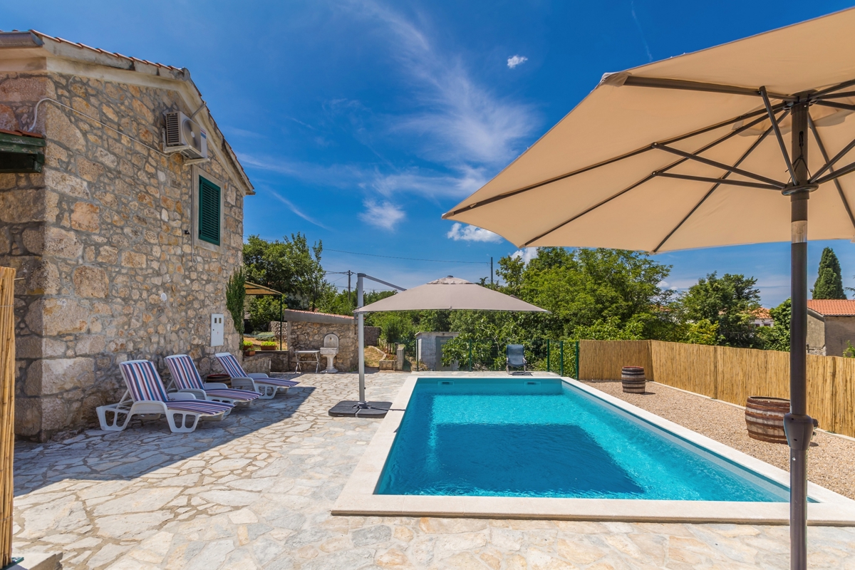 Casa Rasopasno, Dobrinj, 1m2