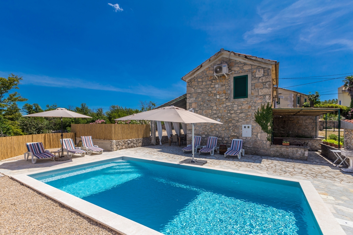 Casa Rasopasno, Dobrinj, 1m2