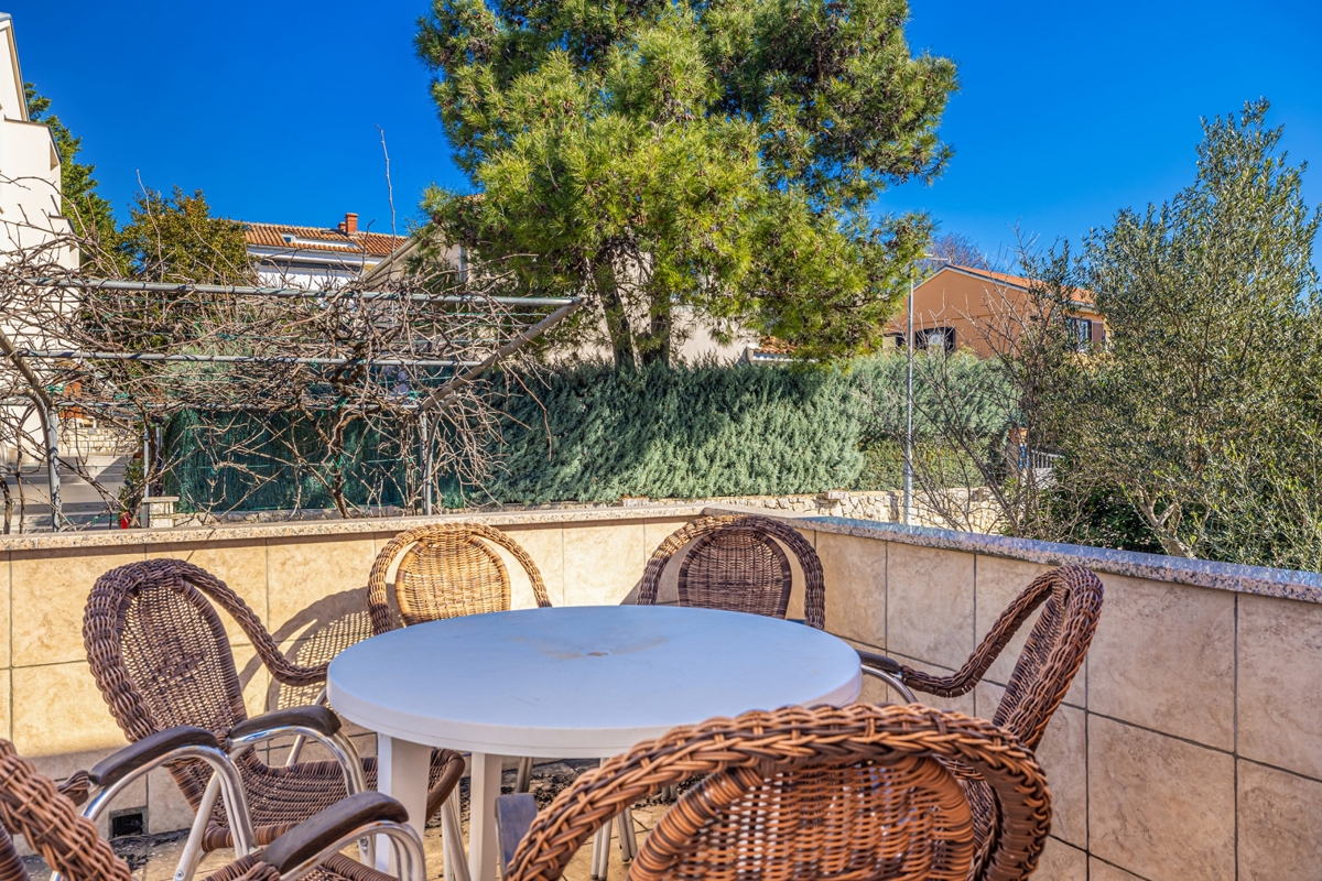 CITTÀ DI KRK - Casa indipendente in seconda fila al mare