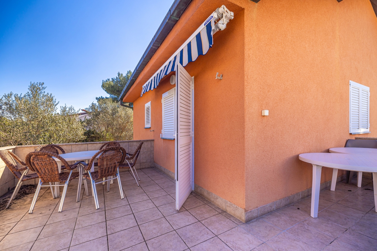 CITTÀ DI KRK - Casa indipendente in seconda fila al mare