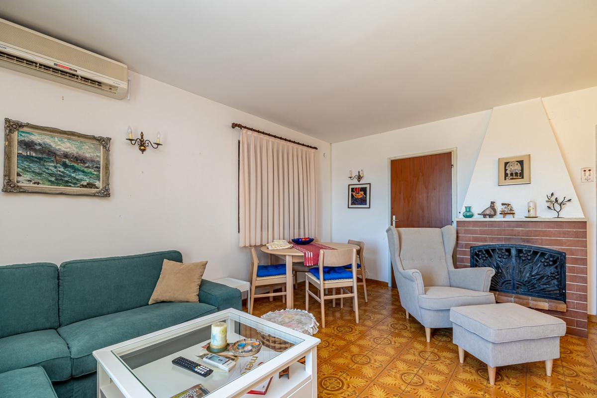 CITTÀ DI KRK - Casa indipendente in seconda fila al mare