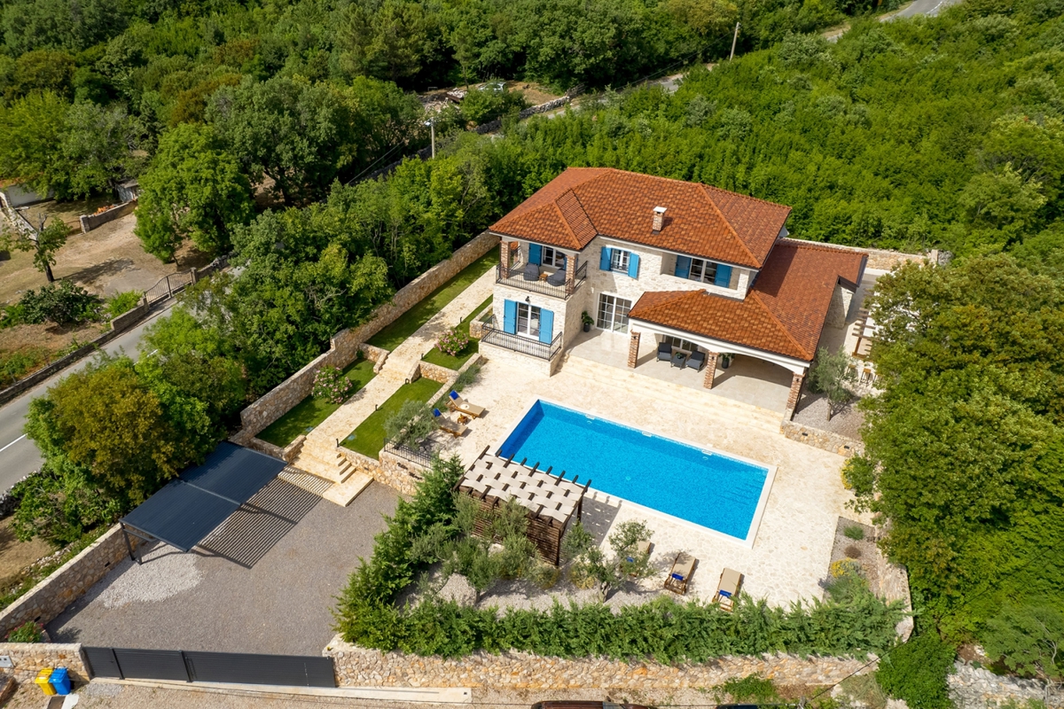 ISOLA DI KRK, KRAS - Autentica villa in pietra con piscina e campo da bocce nel cuore dell'isola di Krk