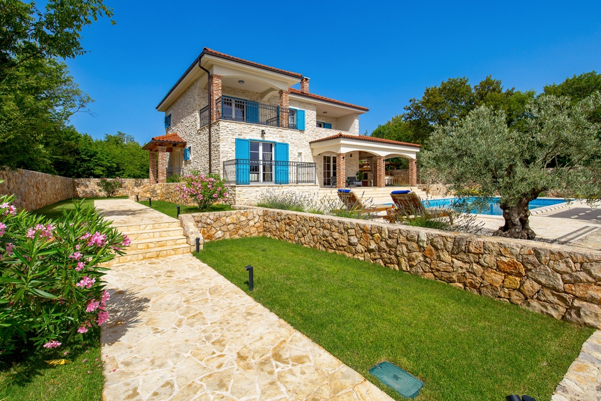 ISOLA DI KRK, KRAS - Autentica villa in pietra con piscina e campo da bocce nel cuore dell'isola di Krk