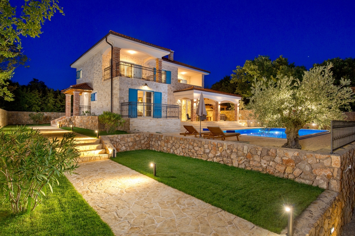 ISOLA DI KRK, KRAS - Autentica villa in pietra con piscina e campo da bocce nel cuore dell'isola di Krk