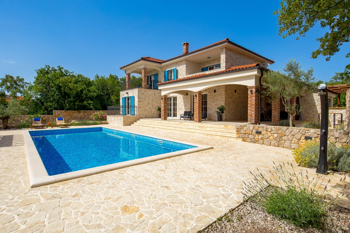 ISOLA DI KRK, KRAS - Autentica villa in pietra con piscina e campo da bocce nel cuore dell'isola di Krk