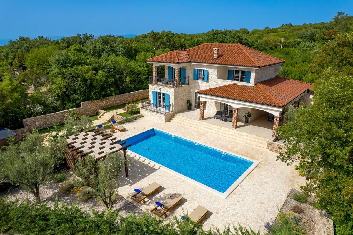 ISOLA DI KRK, KRAS - Autentica villa in pietra con piscina e campo da bocce nel cuore dell'isola di Krk