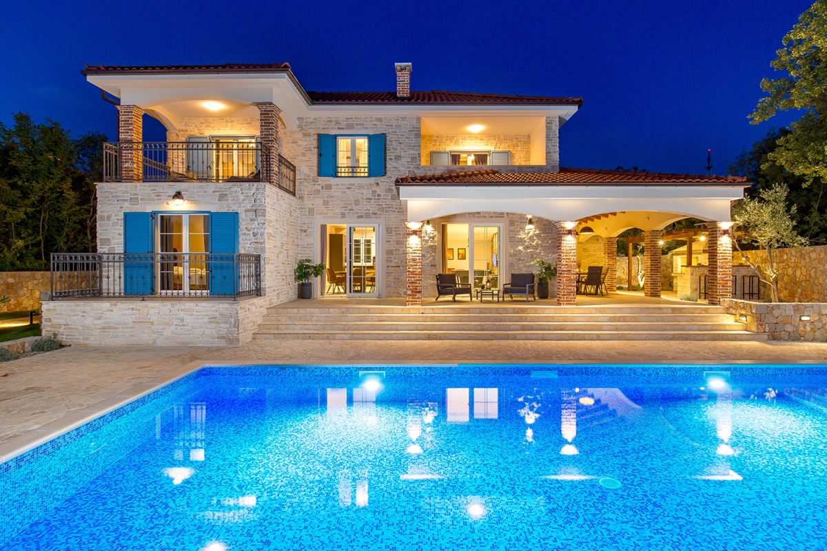 ISOLA DI KRK, KRAS - Autentica villa in pietra con piscina e campo da bocce nel cuore dell'isola di Krk