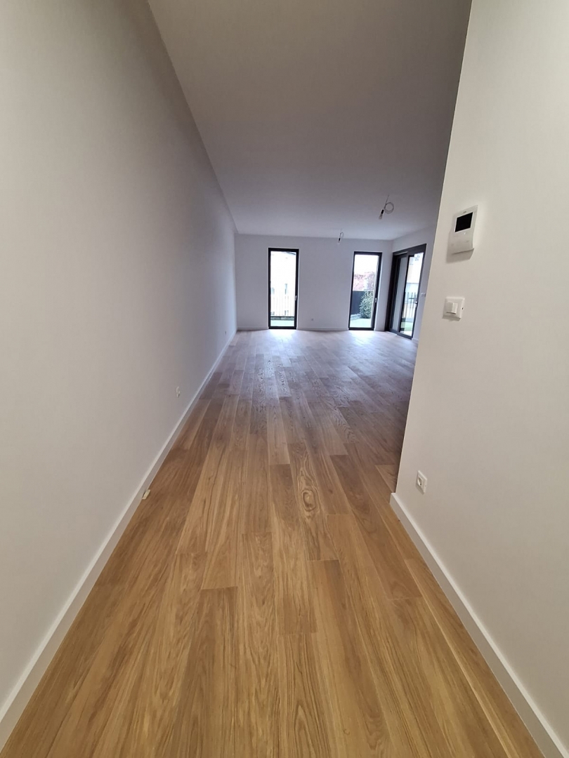 MAKSIMIR, Jordanovac - Appartamento premium con tre camere da letto al piano terra con giardino privato e garage