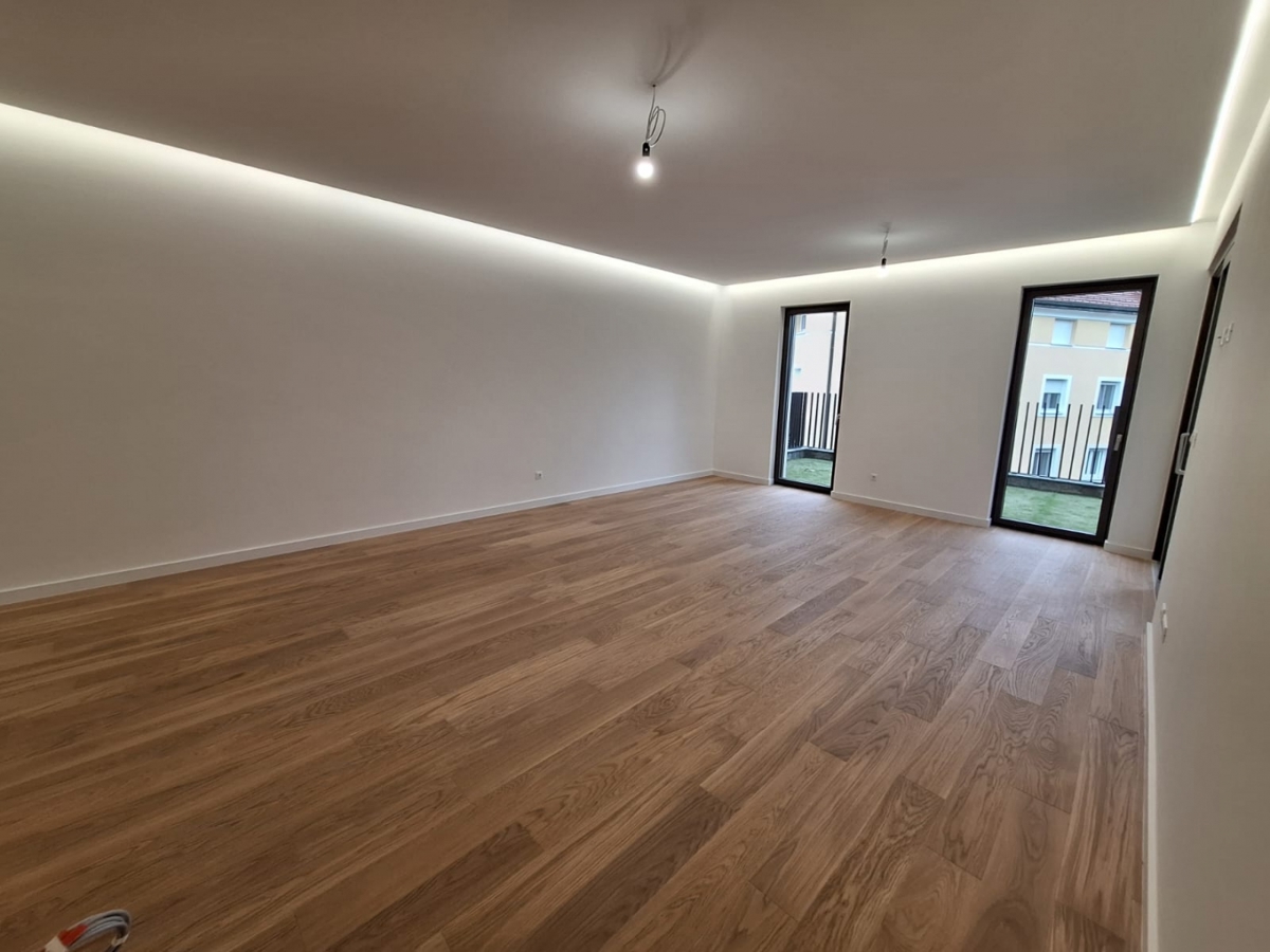 MAKSIMIR, Jordanovac - Appartamento premium con tre camere da letto al piano terra con giardino privato e garage