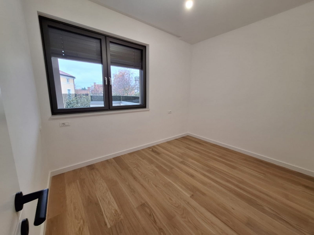 MAKSIMIR, Jordanovac - Appartamento premium con tre camere da letto al piano terra con giardino privato e garage