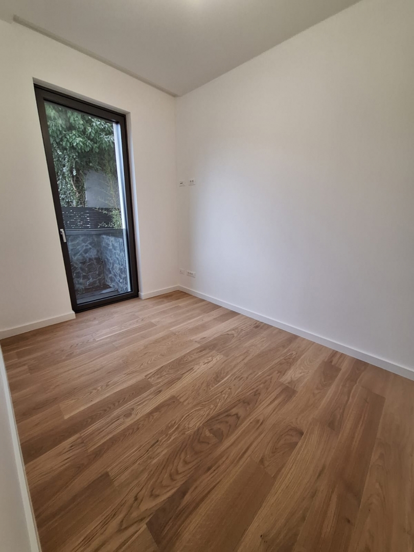 MAKSIMIR, Jordanovac - Appartamento premium con tre camere da letto al piano terra con giardino privato e garage