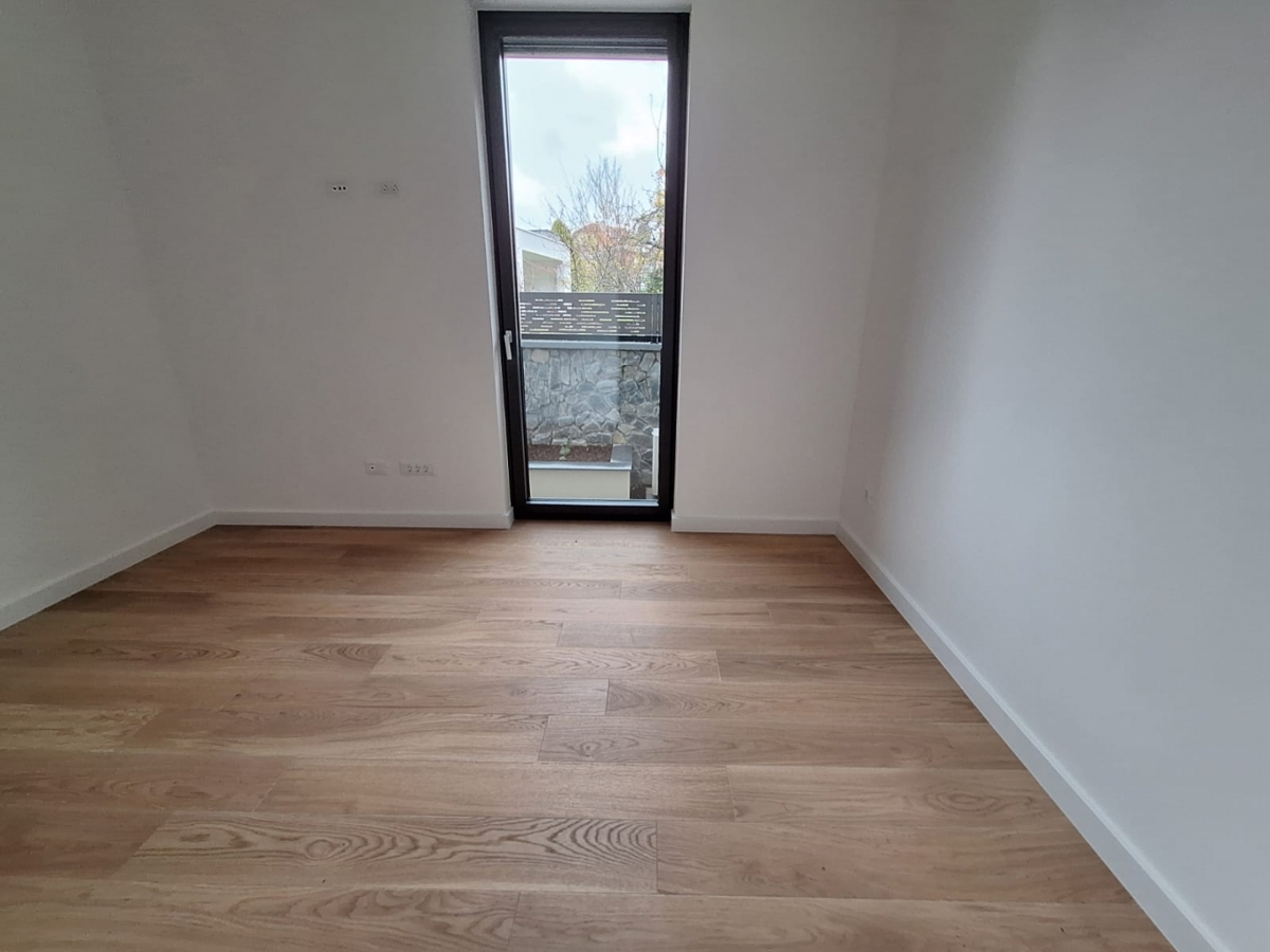 MAKSIMIR, Jordanovac - Appartamento premium con tre camere da letto al piano terra con giardino privato e garage