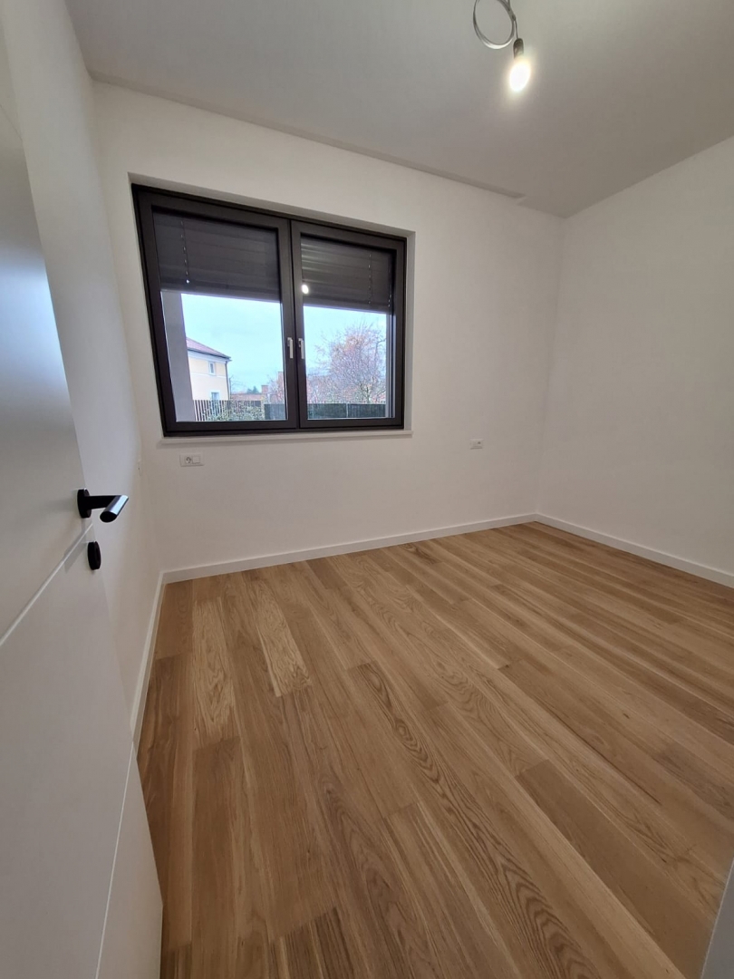 MAKSIMIR, Jordanovac - Appartamento premium con tre camere da letto al piano terra con giardino privato e garage