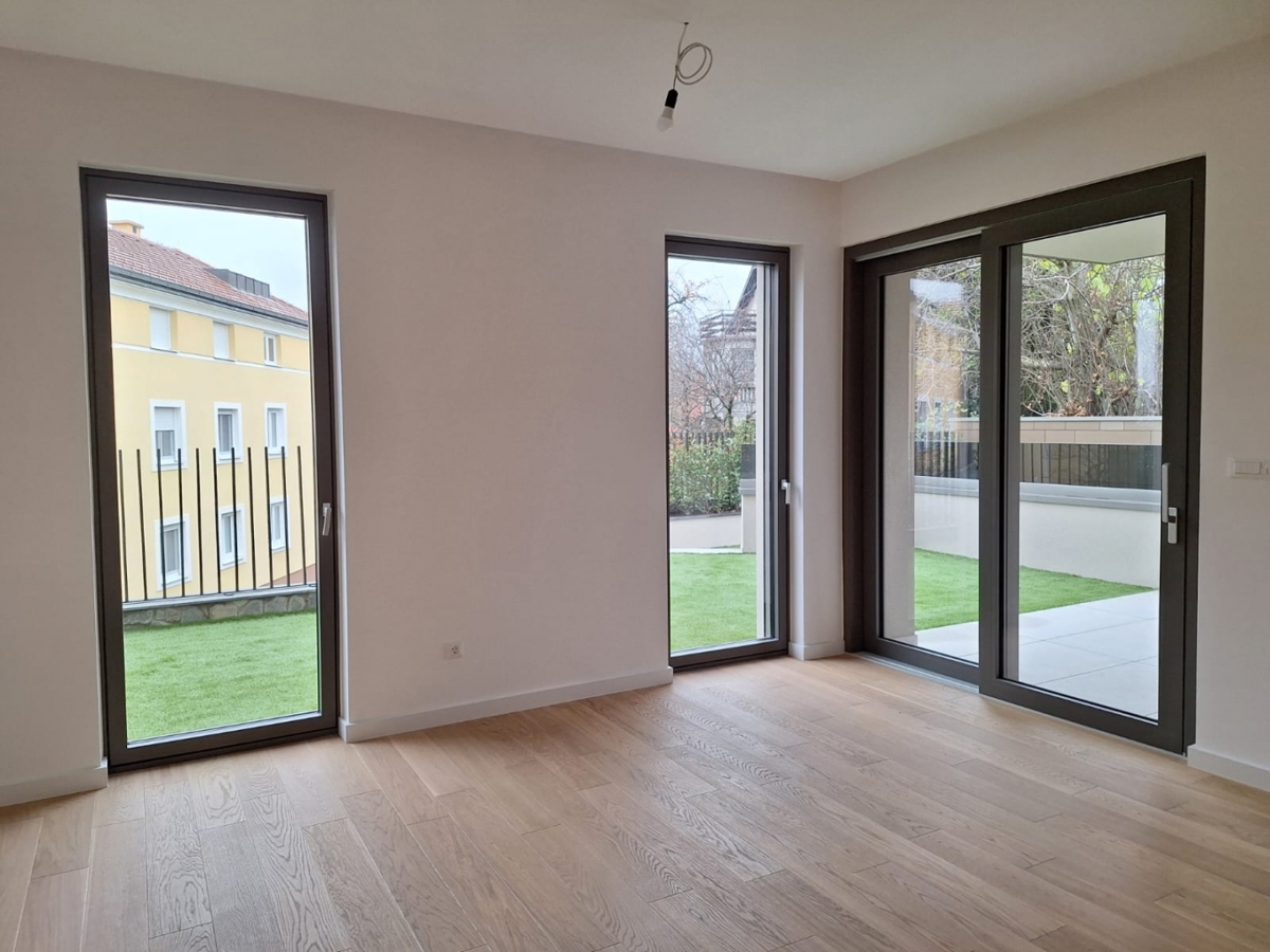 MAKSIMIR, Jordanovac - Appartamento premium con tre camere da letto al piano terra con giardino privato e garage