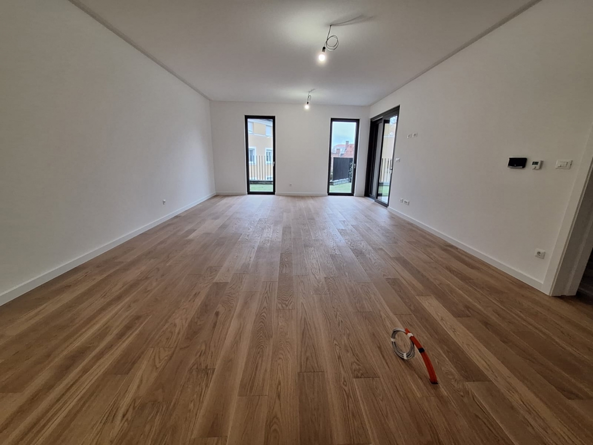 MAKSIMIR, Jordanovac - Appartamento premium con tre camere da letto al piano terra con giardino privato e garage