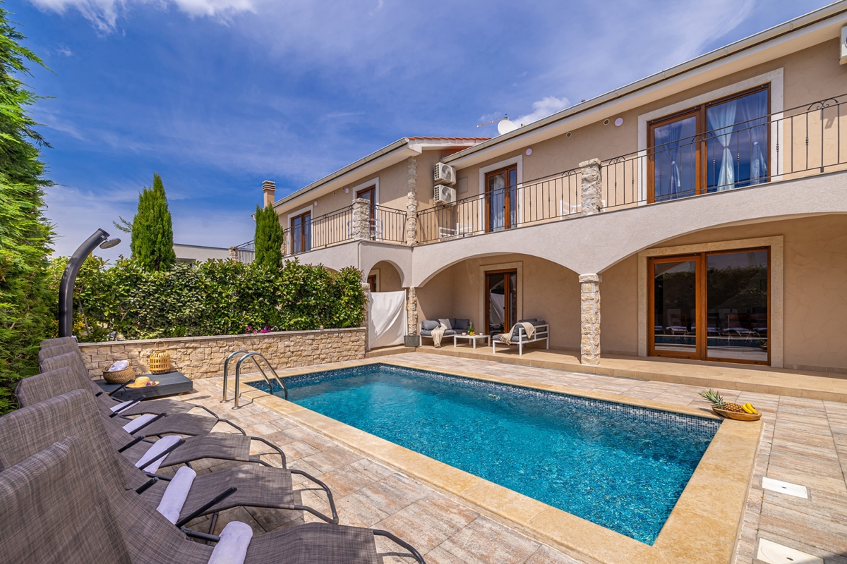 LINARDIĆI, ISOLA DI KRK - Villa autentica con piscina, vista mare e completa privacy