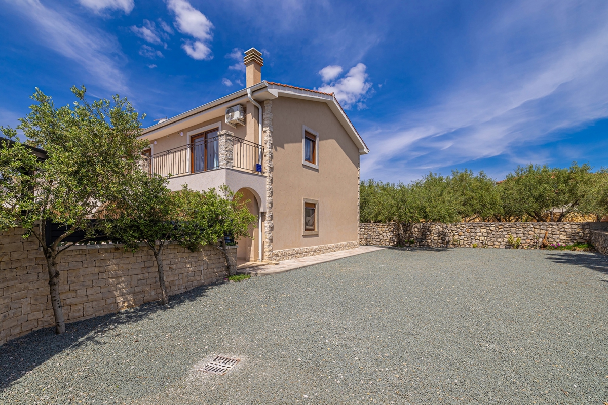 LINARDIĆI, ISOLA DI KRK - Villa autentica con piscina, vista mare e completa privacy