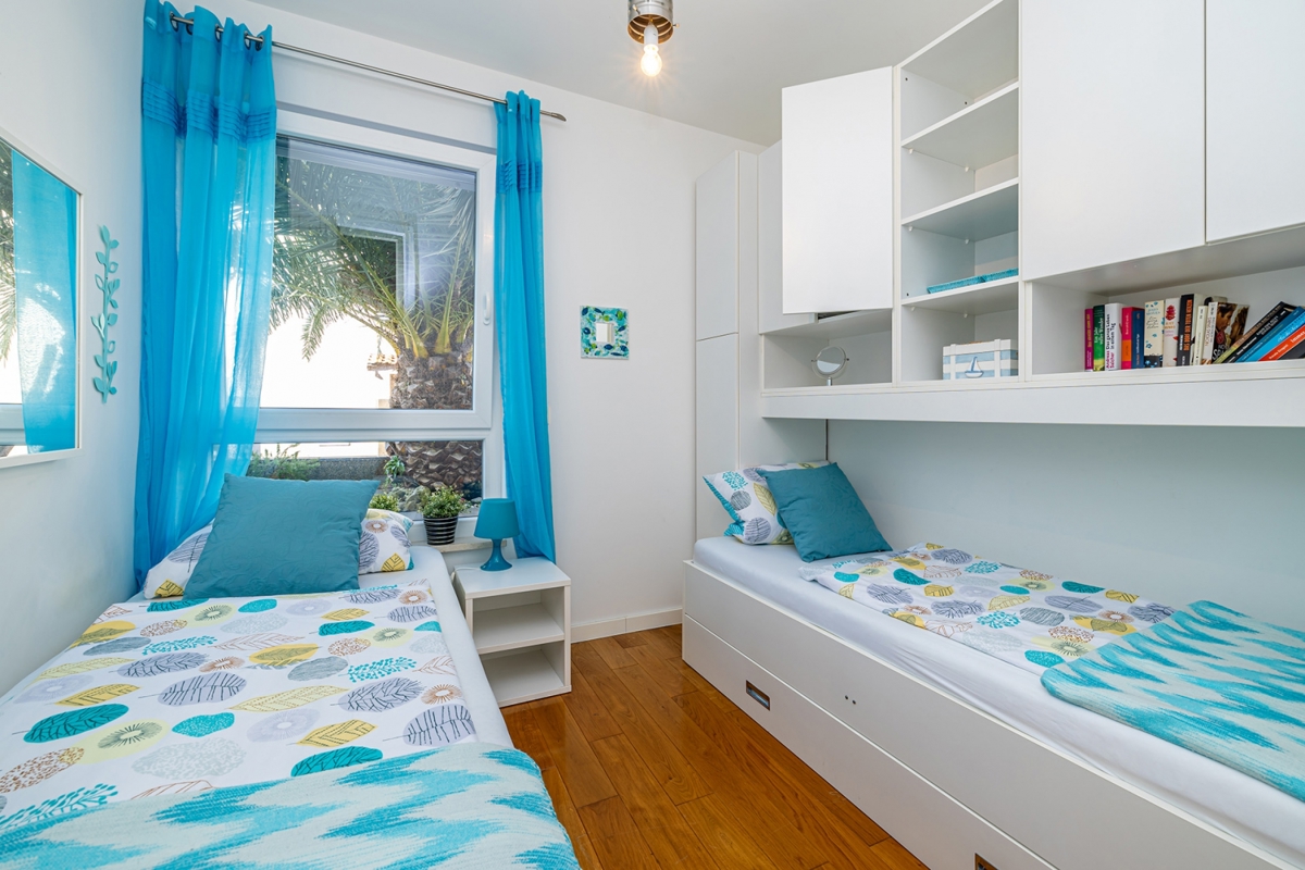 ISOLA DI KRK, NJIVICE - appartamento duplex a 150 metri dalla spiaggia