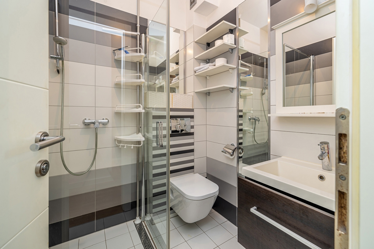 ISOLA DI KRK, NJIVICE - appartamento duplex a 150 metri dalla spiaggia