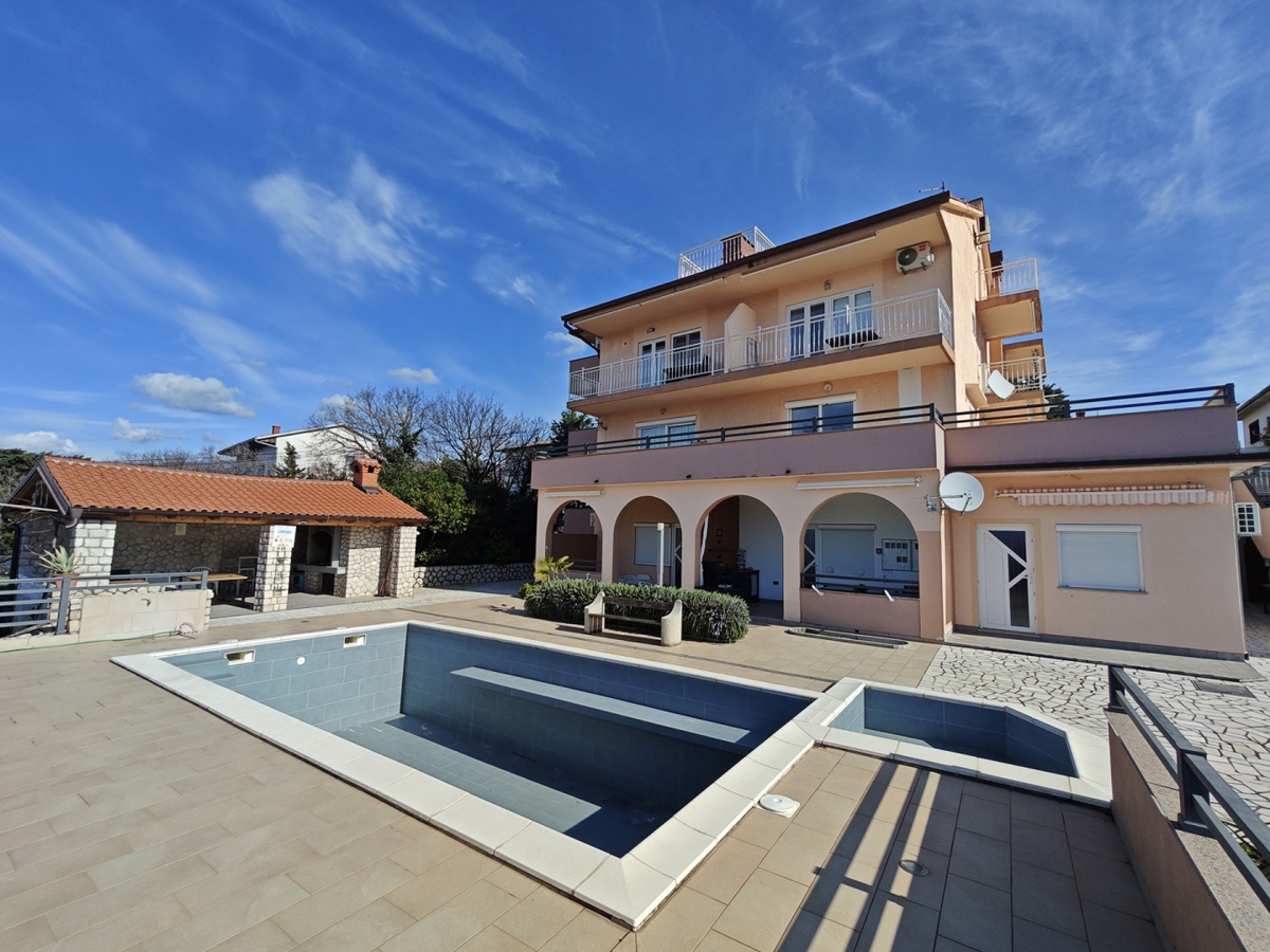 NOVI VINODOLSKI - Appartamento con piscina in comune e vista mare