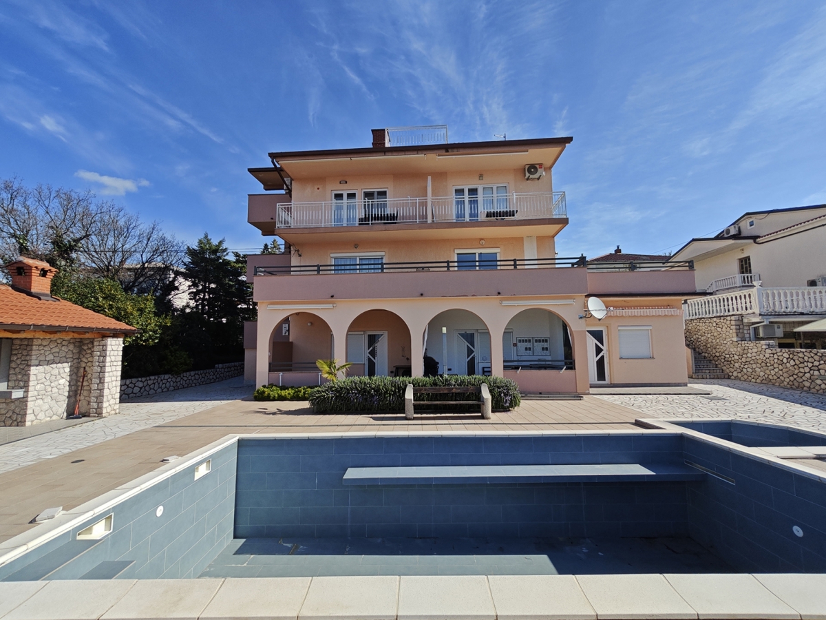 NOVI VINODOLSKI - Appartamento con piscina in comune e vista mare