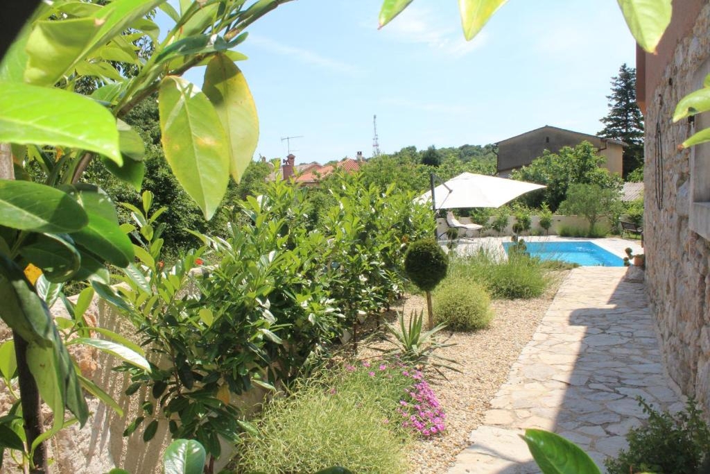 ISOLA DI KRK - Casa rustica con piscina