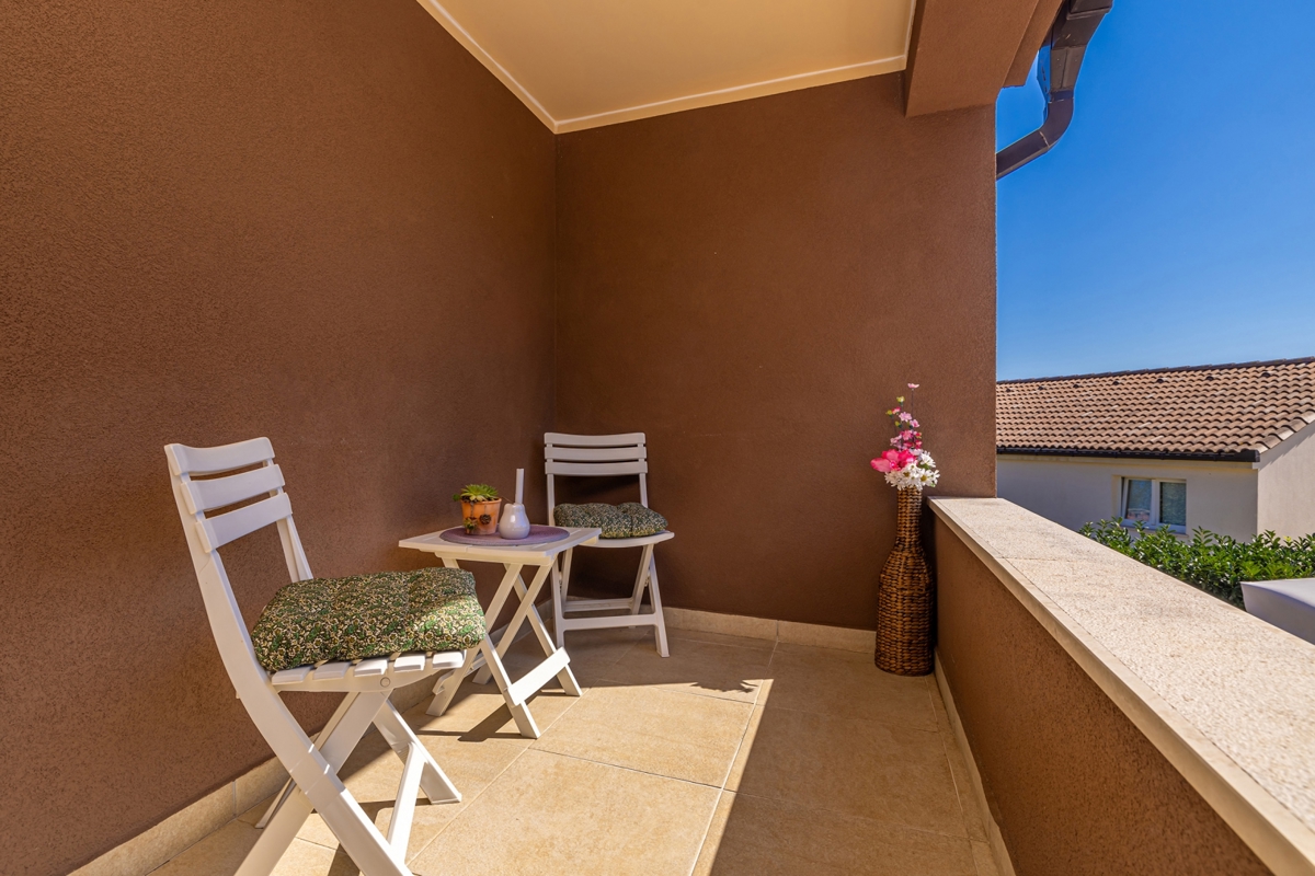 ISOLA DI KRK - Casa con piscina in una posizione tranquilla con vista sul mare