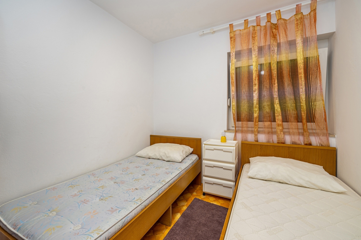 ISOLA DI KRK - Casa bifamiliare con due appartamenti