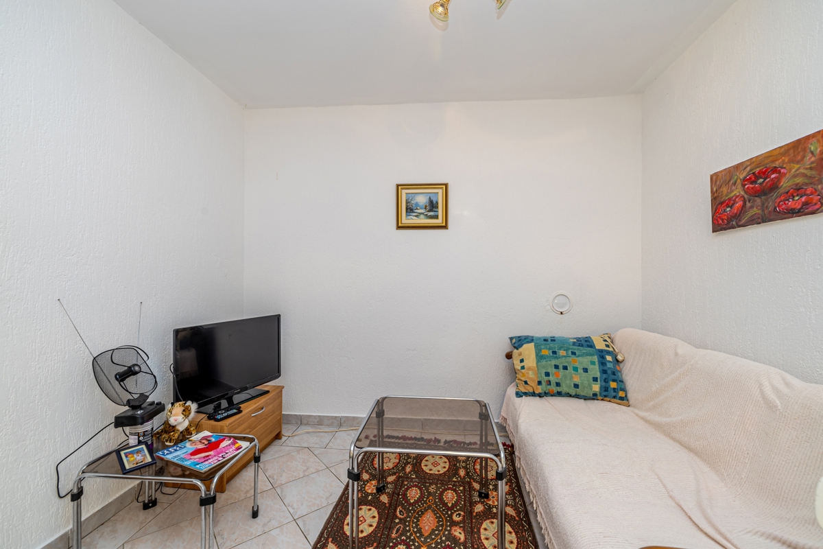 ISOLA DI KRK - Casa bifamiliare con due appartamenti