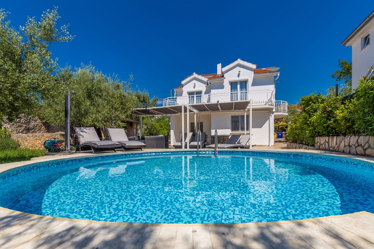 CITTÀ DI KRK, dintorni – Casa indipendente con piscina e vista mare
