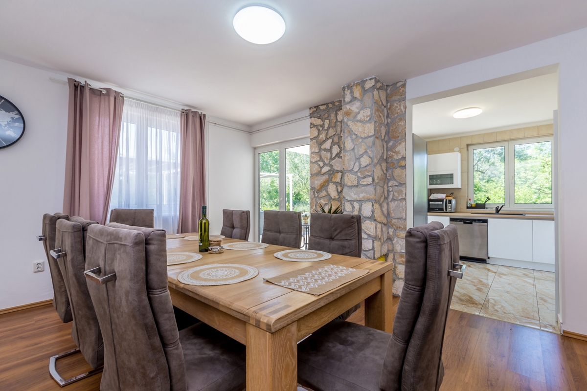 CITTÀ DI KRK, dintorni – Casa indipendente con piscina e vista mare