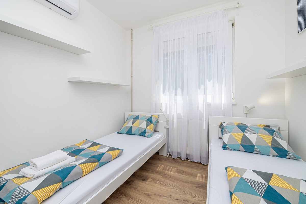 CITTÀ DI KRK, dintorni – Casa indipendente con piscina e vista mare