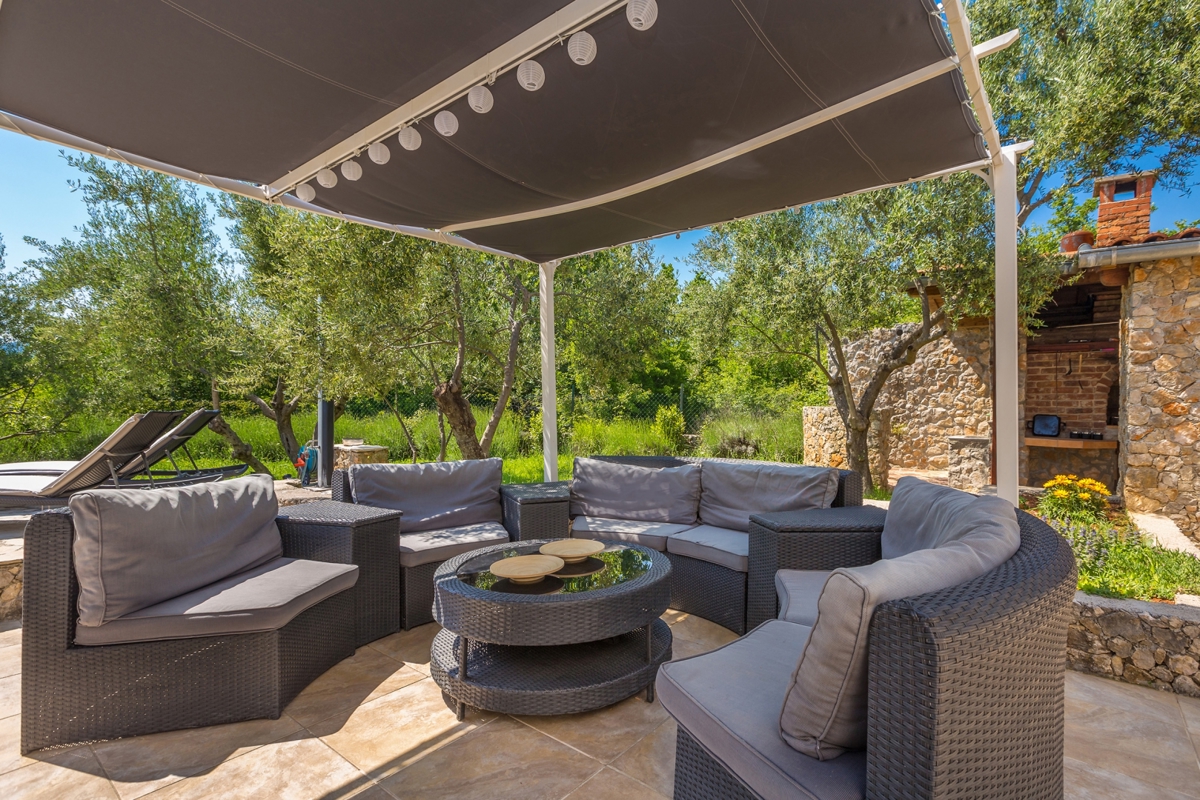 CITTÀ DI KRK, dintorni – Casa indipendente con piscina e vista mare