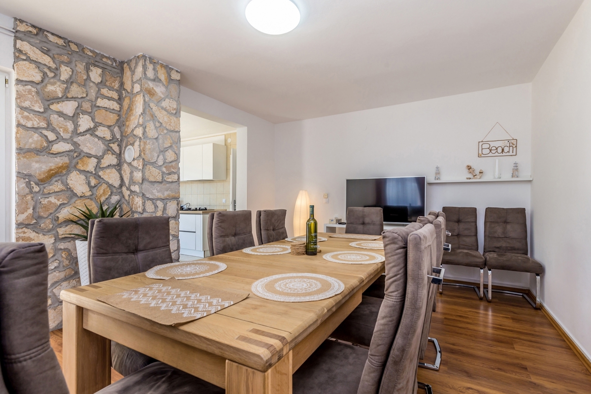 CITTÀ DI KRK, dintorni – Casa indipendente con piscina e vista mare