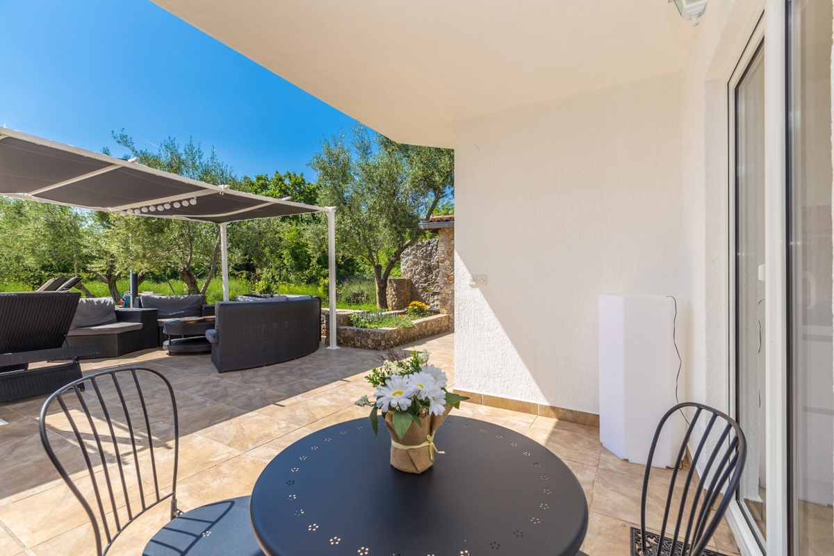 CITTÀ DI KRK, dintorni – Casa indipendente con piscina e vista mare