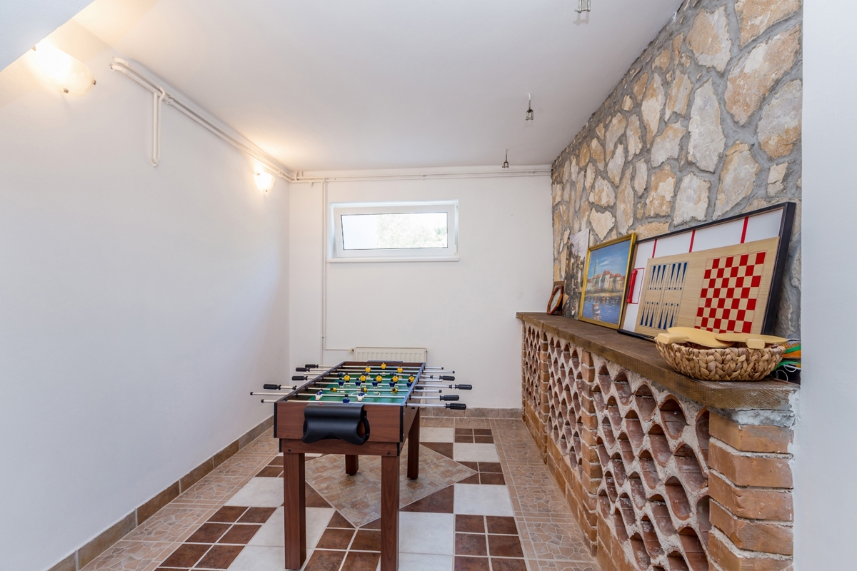 CITTÀ DI KRK, dintorni – Casa indipendente con piscina e vista mare