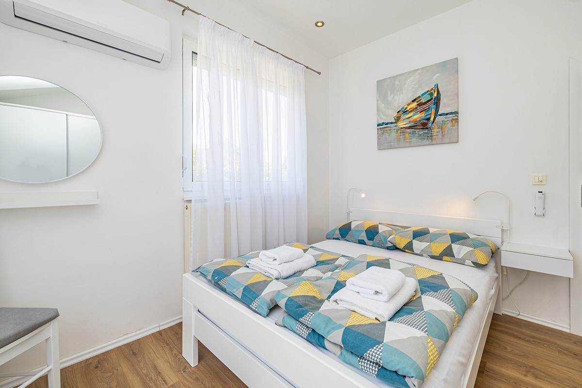 CITTÀ DI KRK, dintorni – Casa indipendente con piscina e vista mare