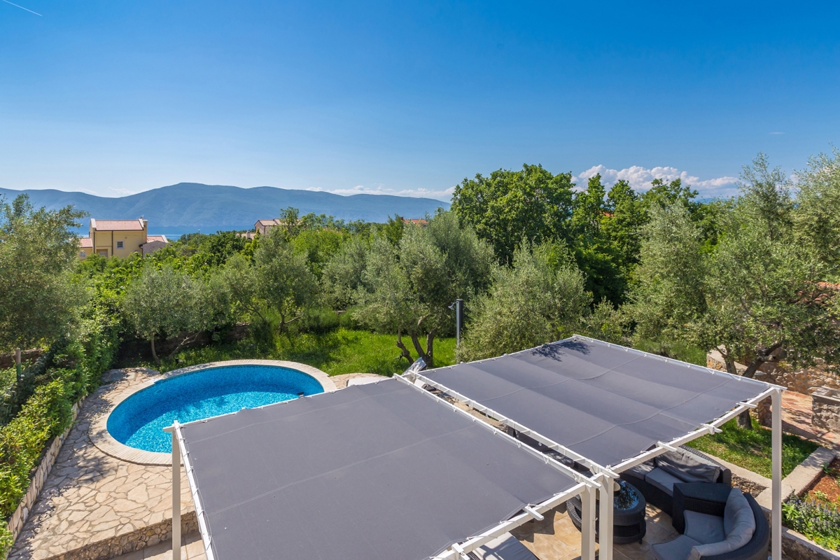 CITTÀ DI KRK, dintorni – Casa indipendente con piscina e vista mare