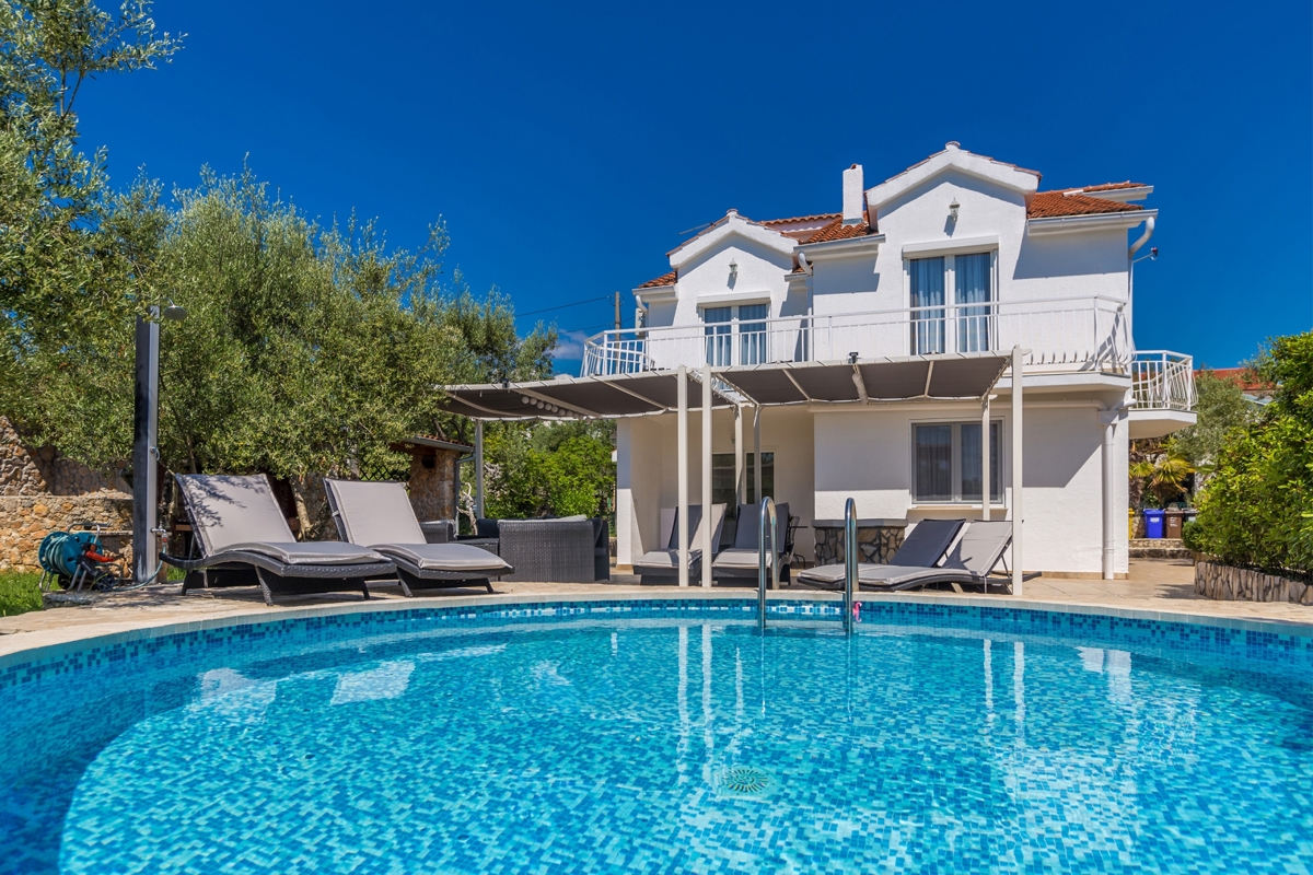 CITTÀ DI KRK, dintorni – Casa indipendente con piscina e vista mare