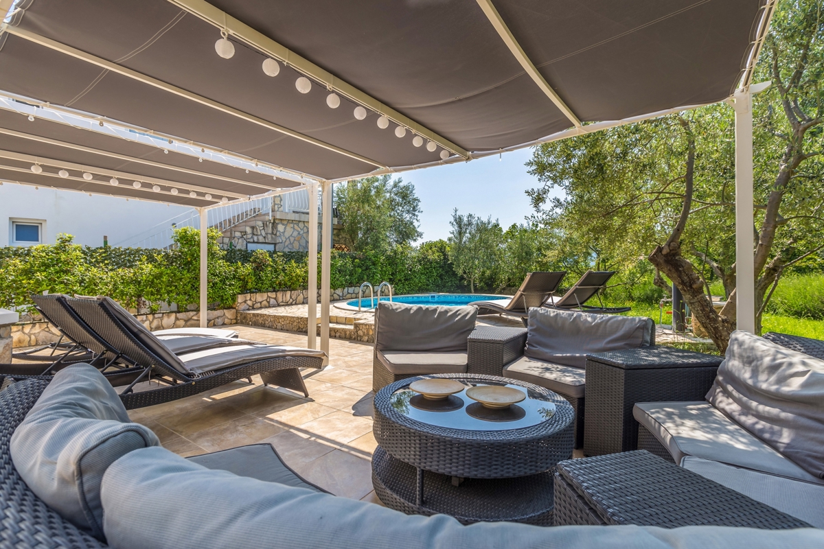 CITTÀ DI KRK, dintorni – Casa indipendente con piscina e vista mare