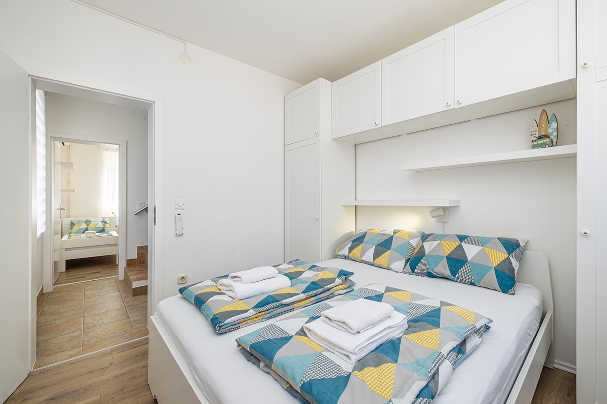 CITTÀ DI KRK, dintorni – Casa indipendente con piscina e vista mare