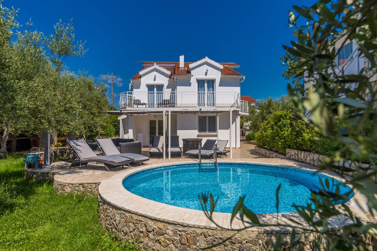 CITTÀ DI KRK, dintorni – Casa indipendente con piscina e vista mare