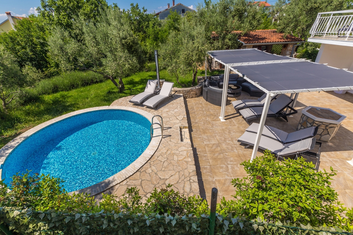 CITTÀ DI KRK, dintorni – Casa indipendente con piscina e vista mare