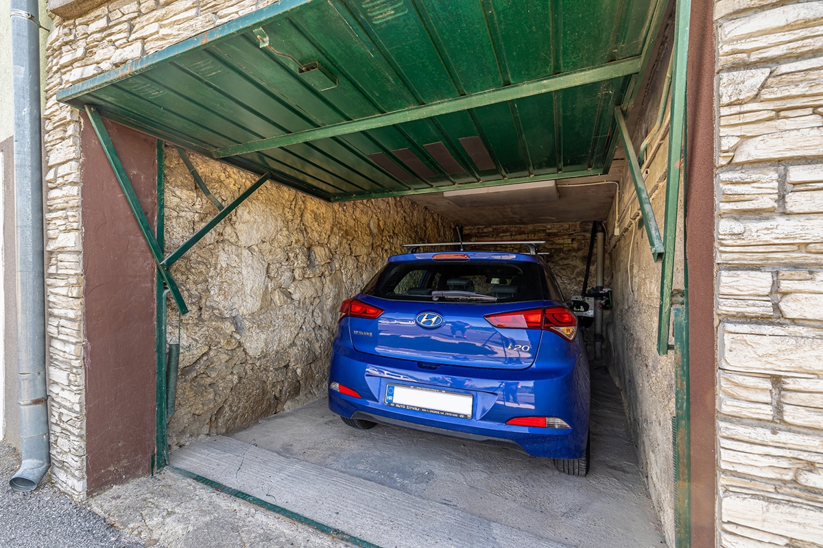 FUŽINE - Casa con vista lago