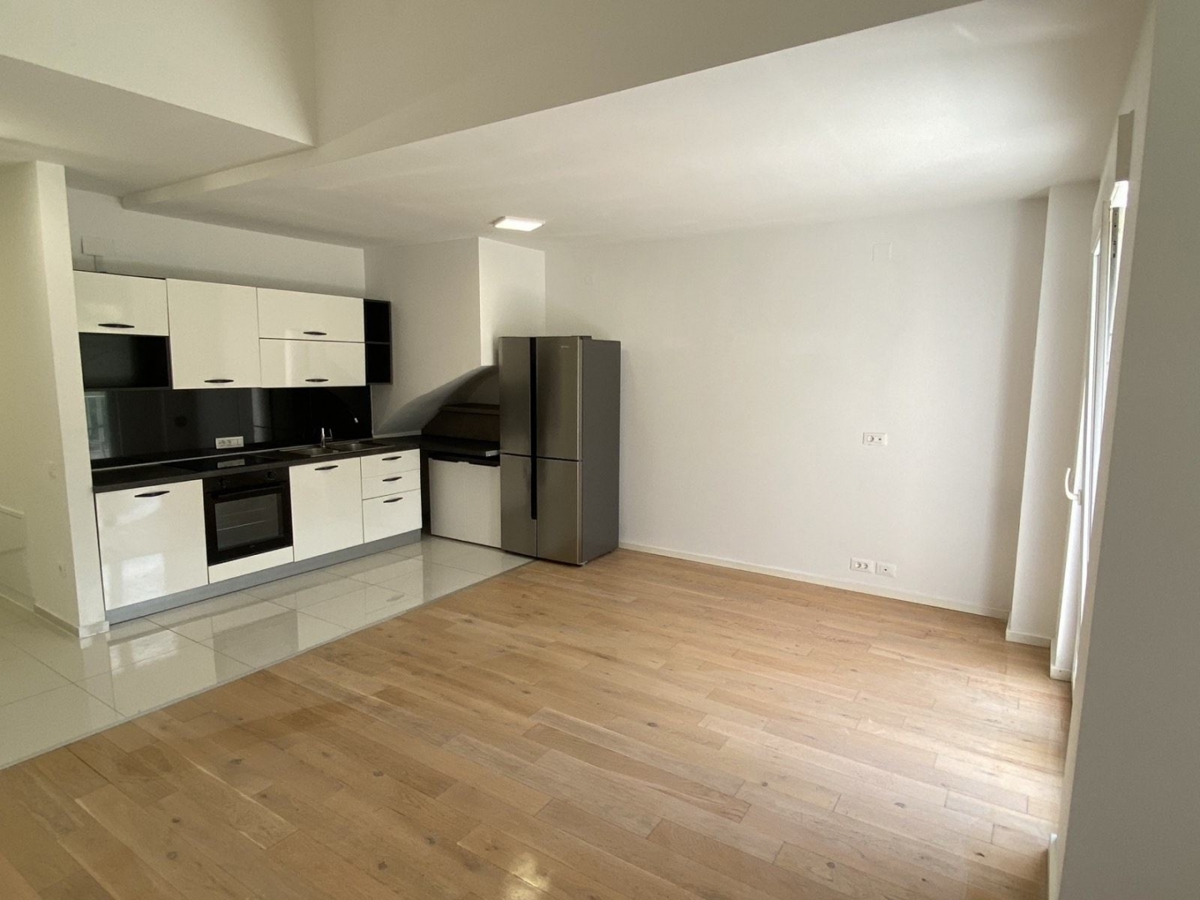 REŠETARI - Appartamento in un nuovo edificio con due posti auto